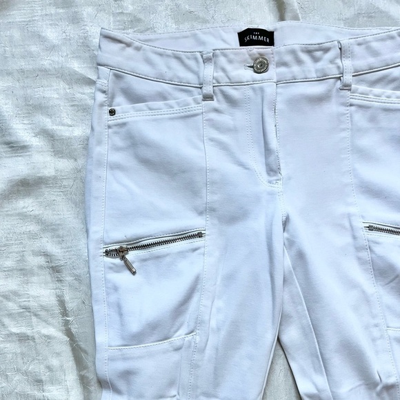 White House Black Market White Skinny Jeans with Zipper Pockets - Picture 2 of 9